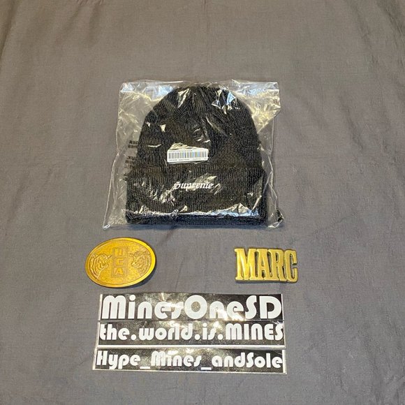 NWT Supreme Twisted Loose Gauge Beanie - Charcoal